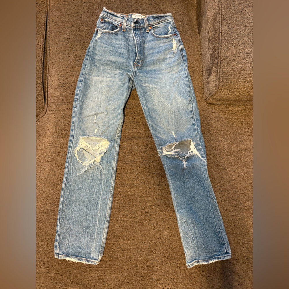 Abercrombie & Fitch The ‘90s Straight Ultra High Rise Curve Love